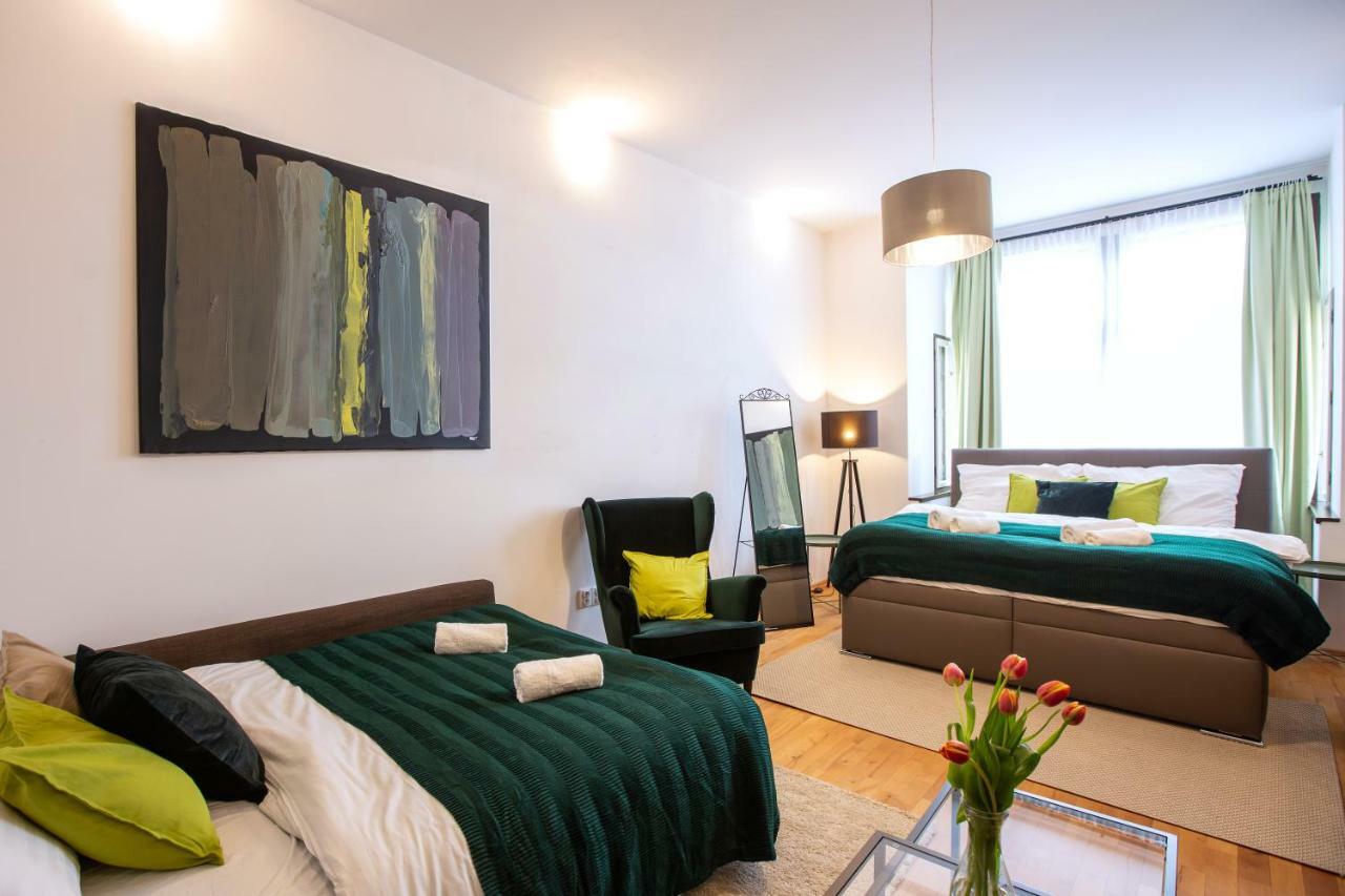 Modern Family Apt. With Central Square Entrance Hradec Králové Eksteriør billede