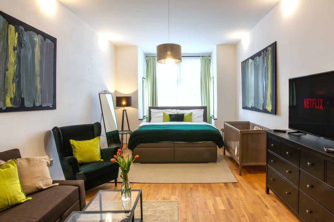 Modern Family Apt. With Central Square Entrance Hradec Králové Eksteriør billede