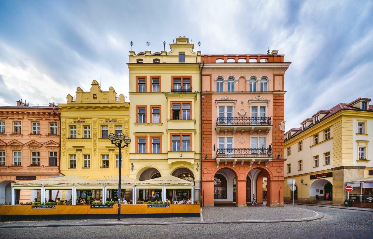 Modern Family Apt. With Central Square Entrance Hradec Králové Eksteriør billede